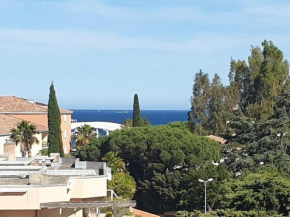 Studio avec Piscine, Parking et Terrasse à Sainte-Maxime - FR-1-226-420